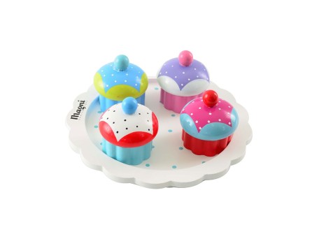 Μικρά cupcakes σε δίσκο