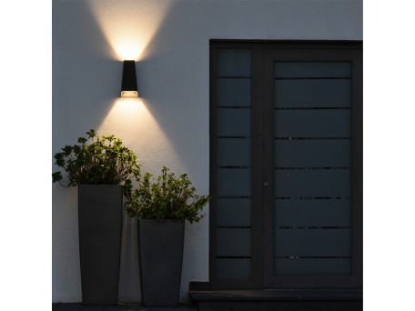 kelvo® FLUX KLV-101-0119 Φωτιστικό Τοίχου / Απλίκα LED 6W 750lm 30° AC 220-240V Αδιάβροχο IP65 Θερμό Λευκό 2700K - Bridgelux COB Chip & TÜV SÜD Driver - Μαύρο Ματ - Μ5 x Π8.5 x Υ17cm - 5 Χρόνια Εγγύηση